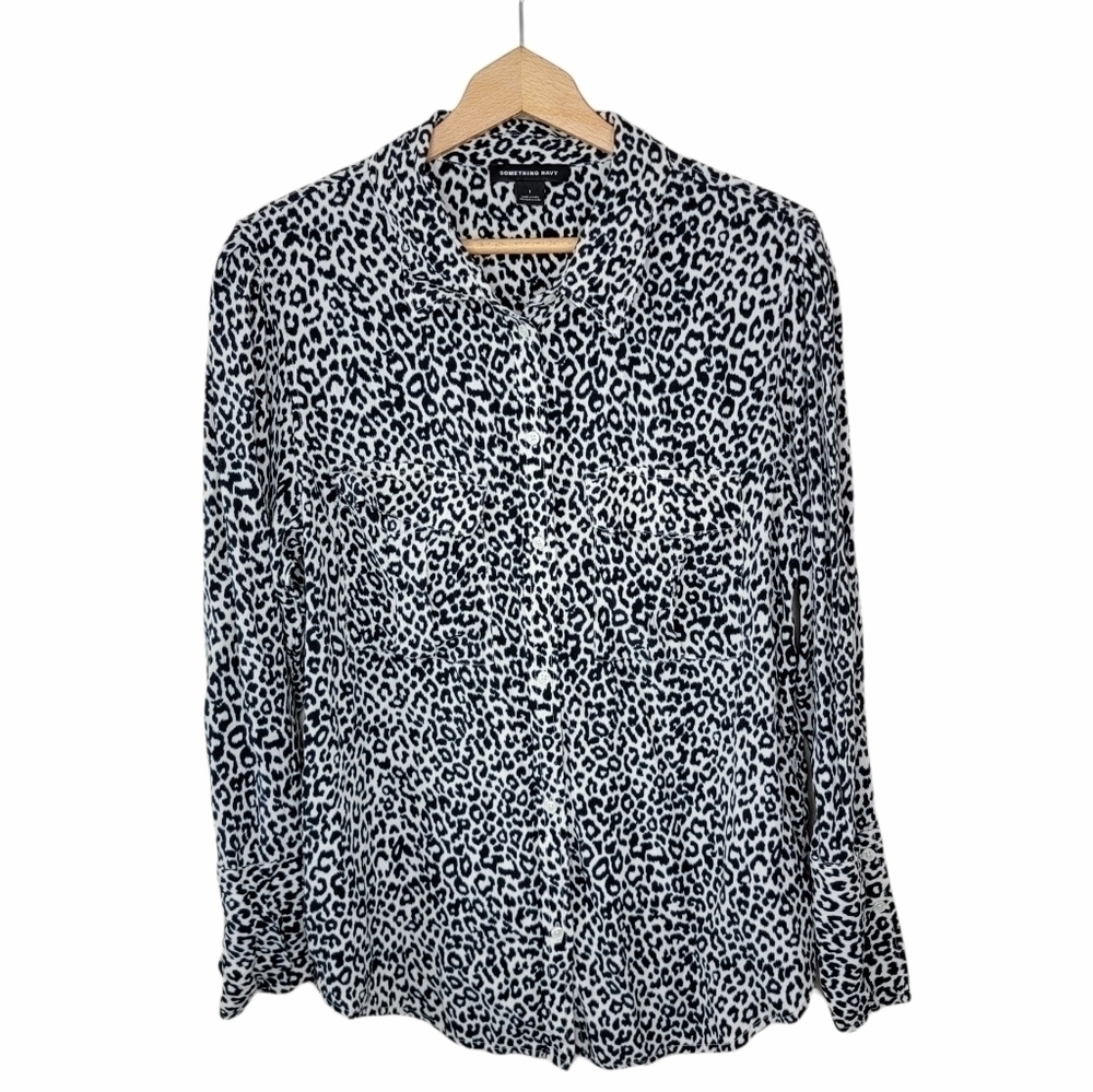 Something Navy Leopard Print Button Up Shirt Size Large